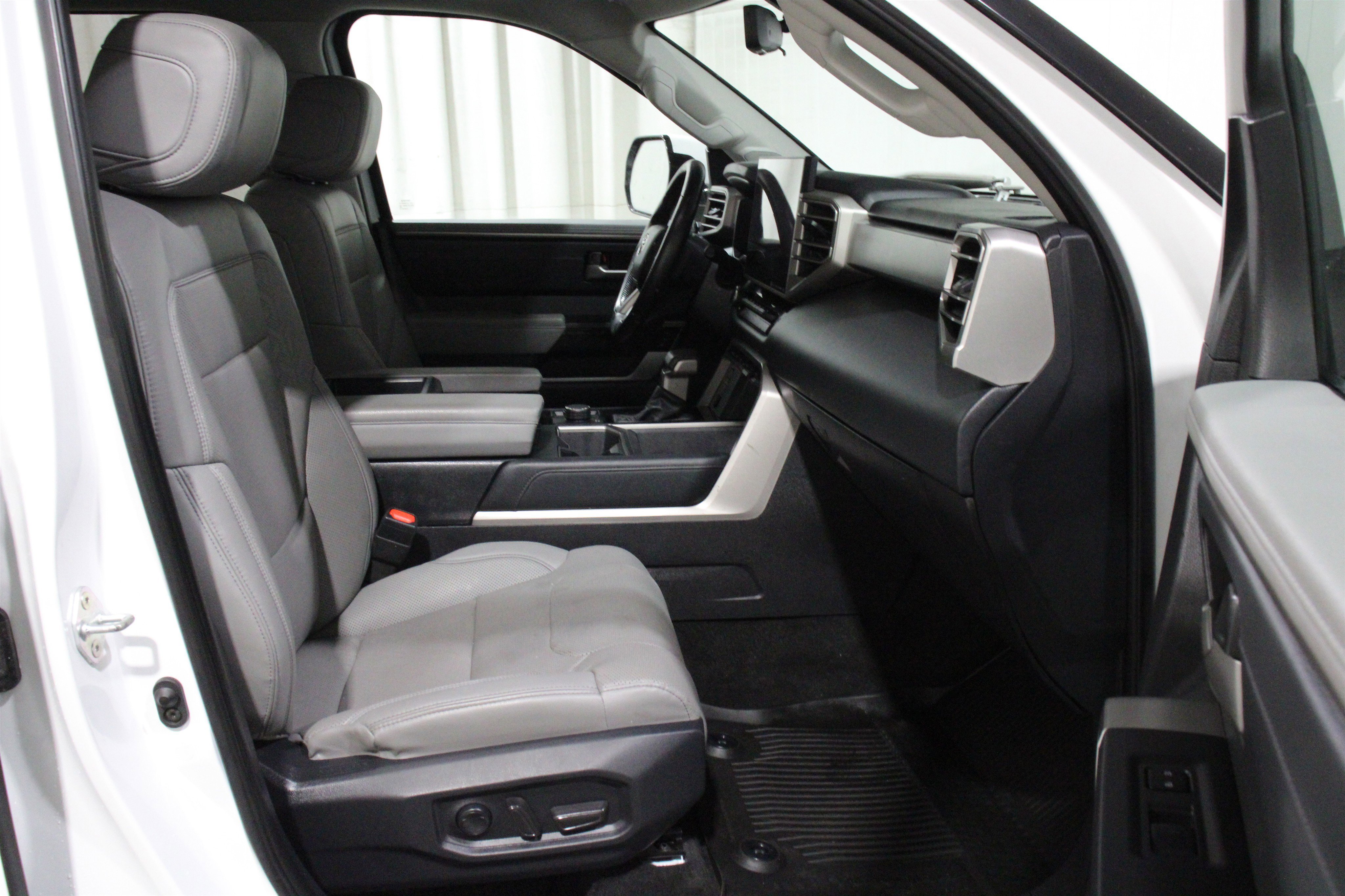 Used 2024 Toyota Tundra Limited image 23