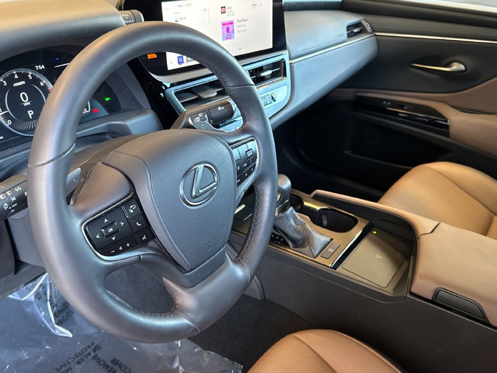 Used 2025 Lexus ES 350 w/ Premium Package FWD image 11