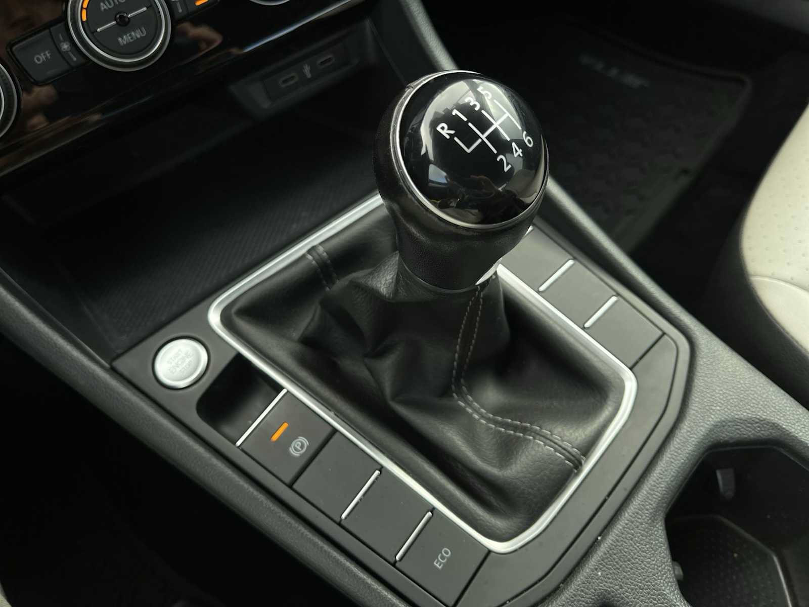 Used 2020 Volkswagen Jetta R-Line w/ R-Line Cold Weather Package FWD image 23