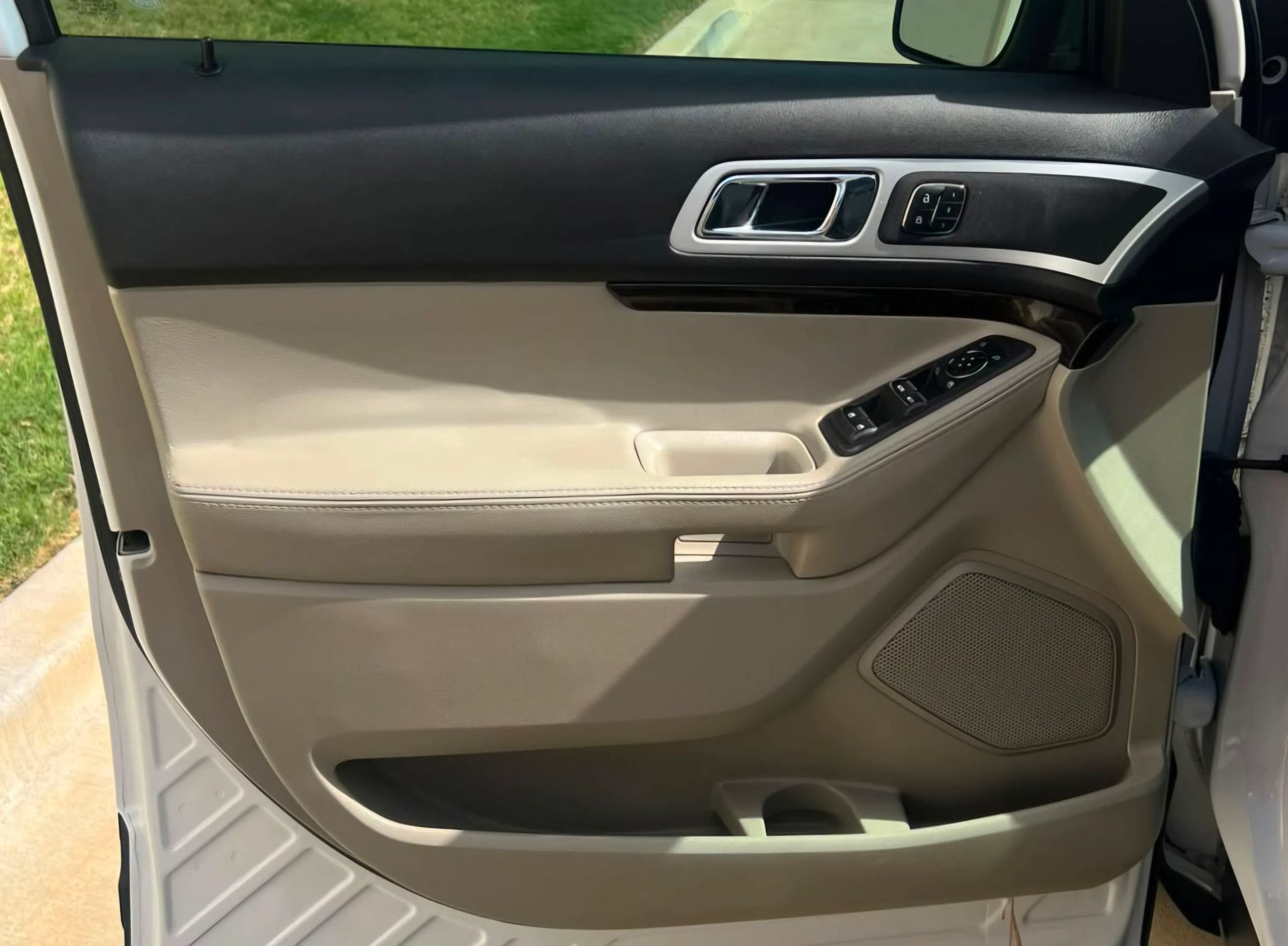 Used 2012 Ford Explorer Limited FWD image 18