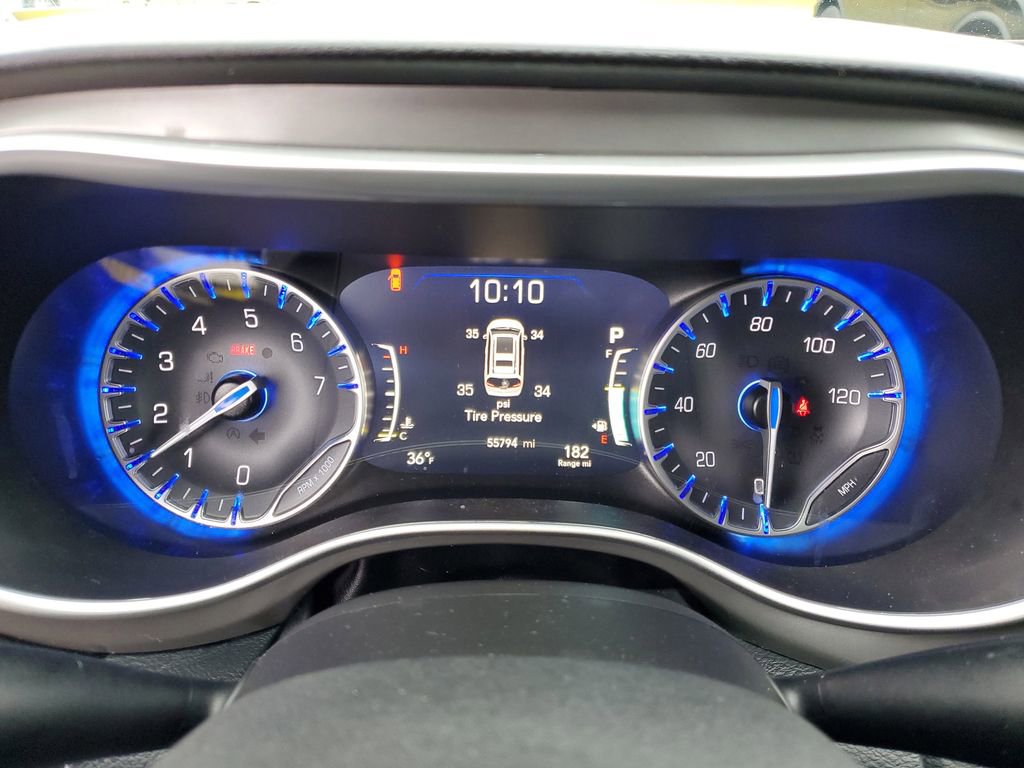 Used 2025 Chrysler Pacifica Select image 14