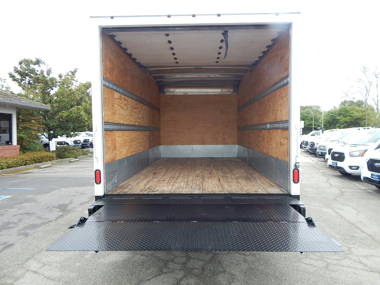 Used 2018 Isuzu NPR image 16