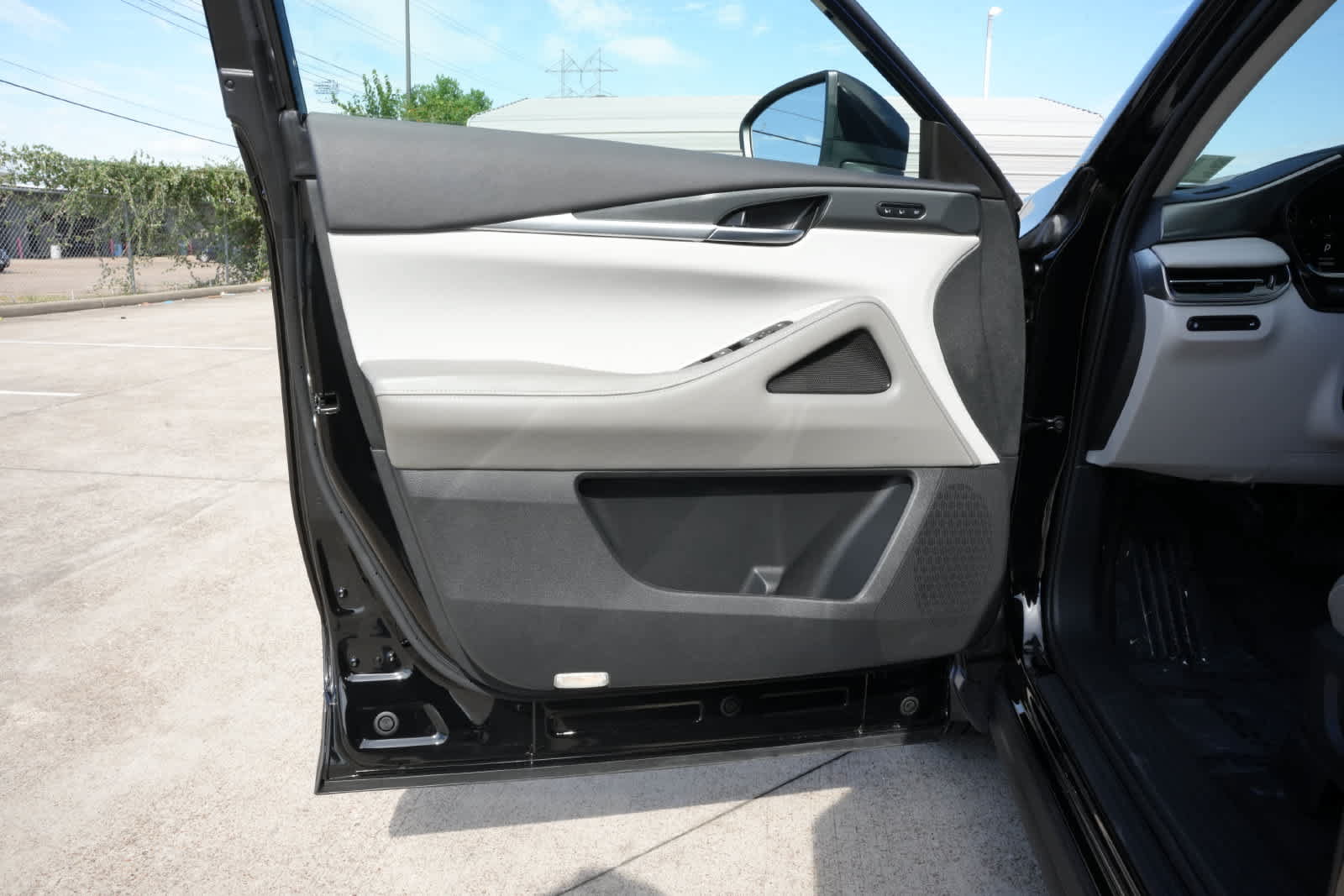 Certified 2027 INFINITI QX60 Pure w/ Cargo Package FWD image 18