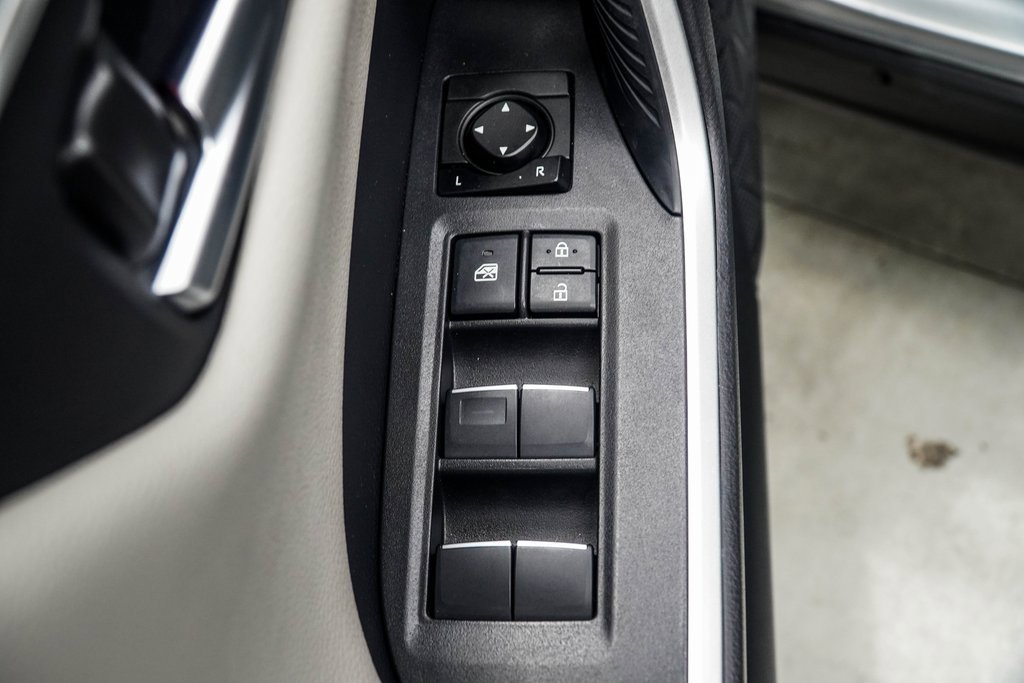 Used 2019 Toyota RAV4 Limited image 32