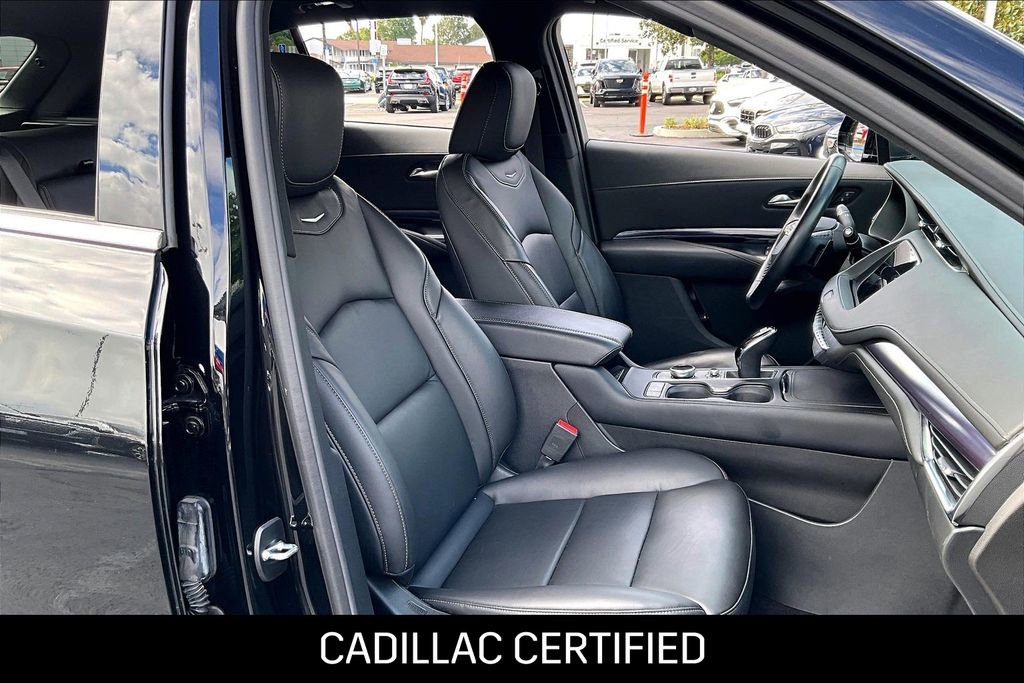 Certified 2023 Cadillac XT4 Luxury w/ Cold Weather Package image 9