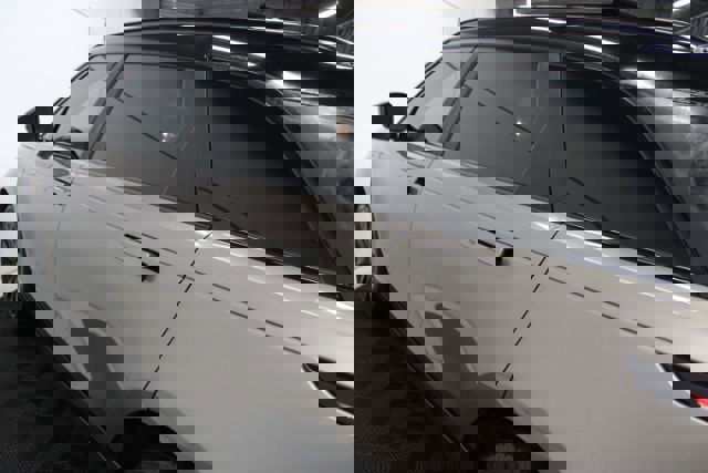 Used 2019 Land Rover Range Rover Velar R-Dynamic SE image 10