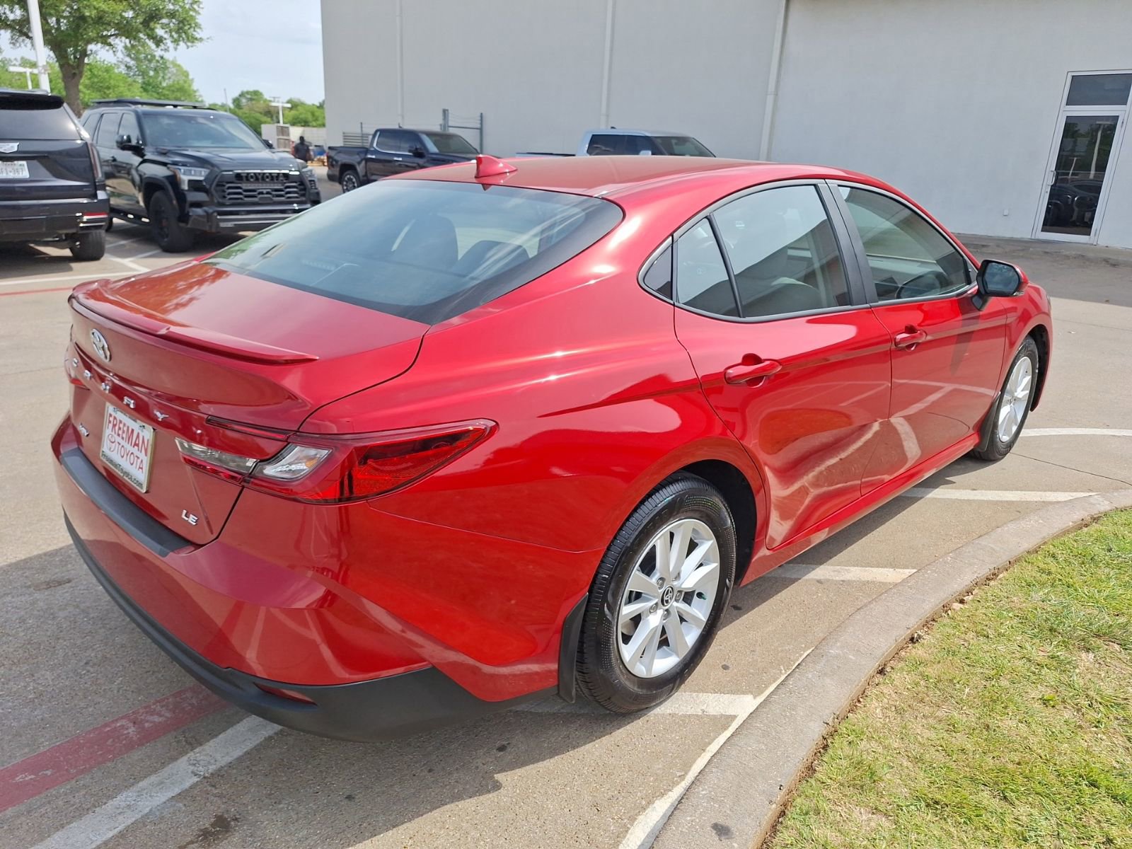 Used 2025 Toyota Camry LE w/ Convenience Package image 6