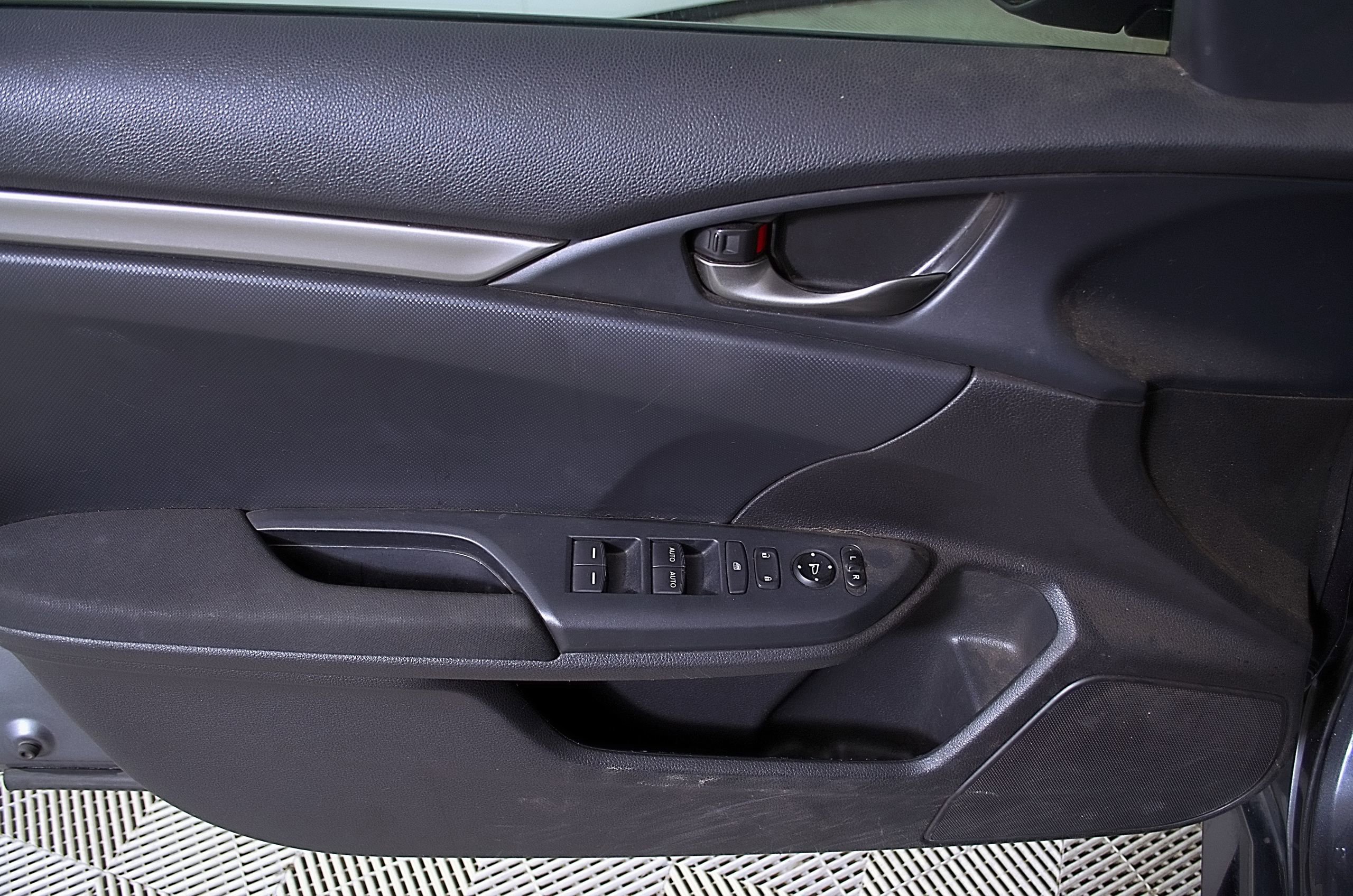 Used 2018 Honda Civic Sport image 14