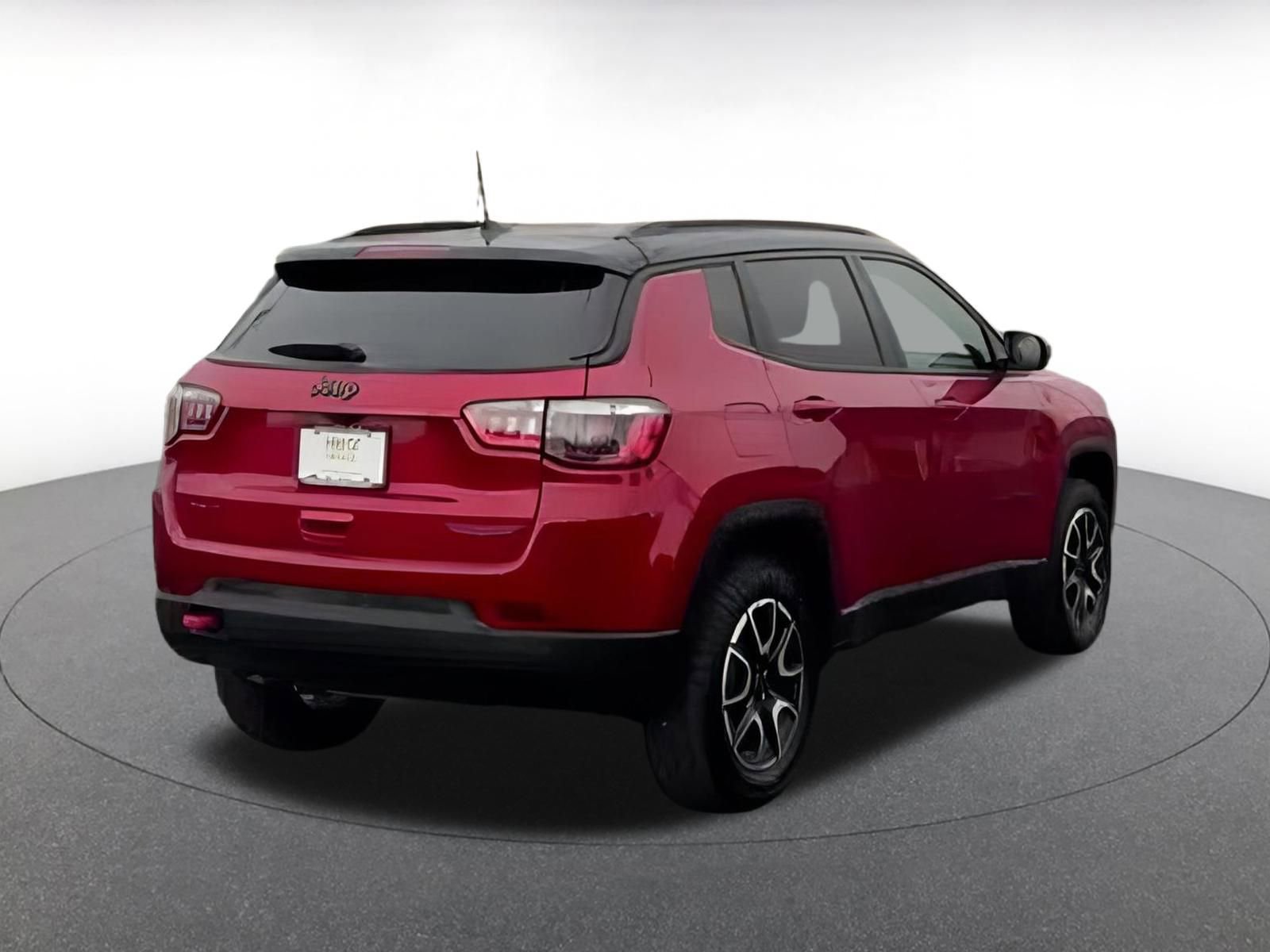 Used 2025 Jeep Compass Trailhawk image 9