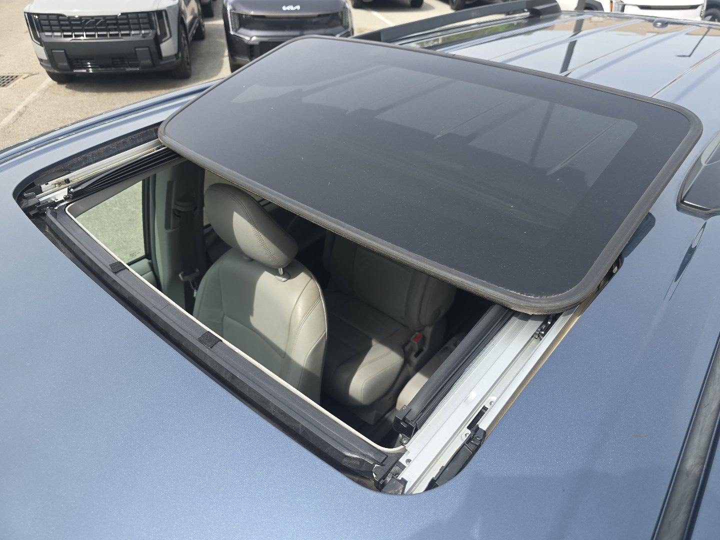 Used 2015 Toyota Sienna XLE Premium FWD image 3