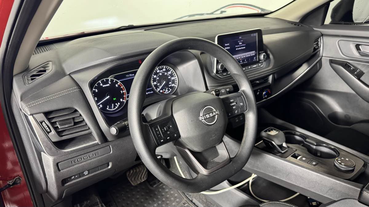 Used 2025 Nissan Rogue S AWD/4WD image 12
