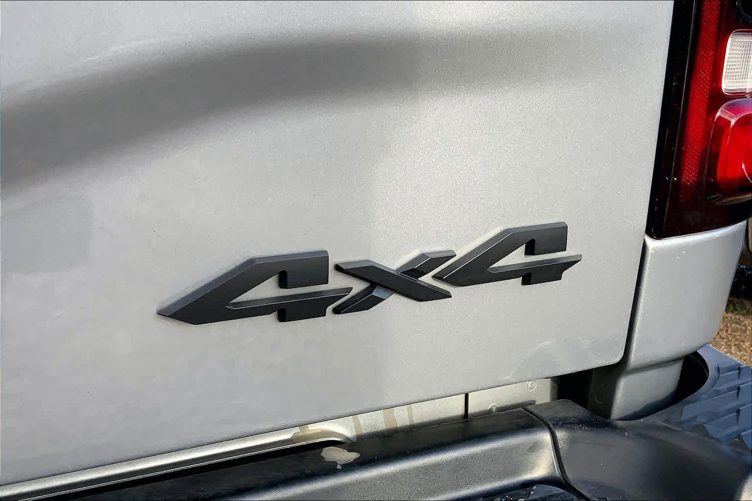 Used 2024 RAM 2500 Laramie w/ Night Edition AWD/4WD image 10