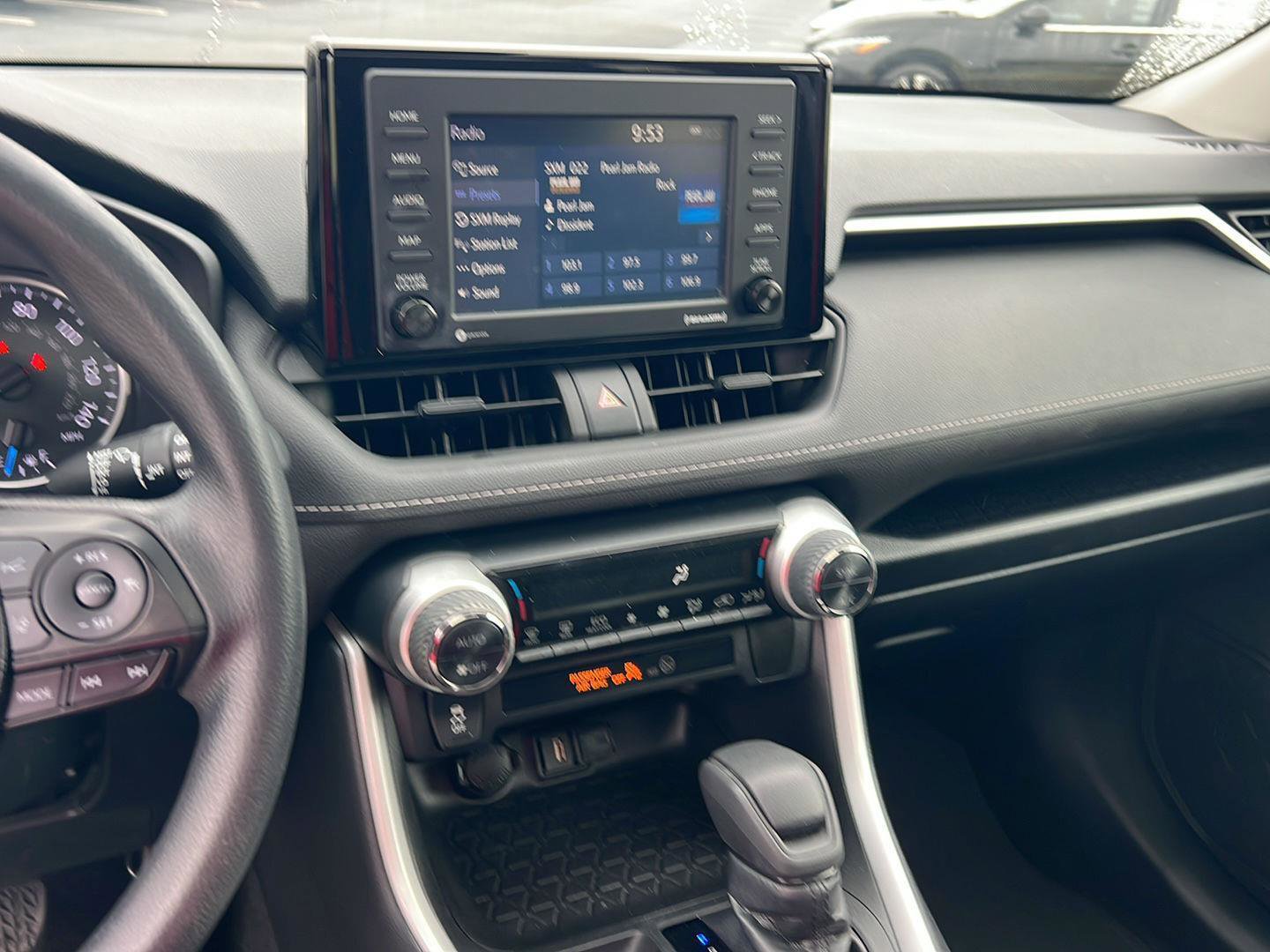 Used 2021 Toyota RAV4 XLE image 23