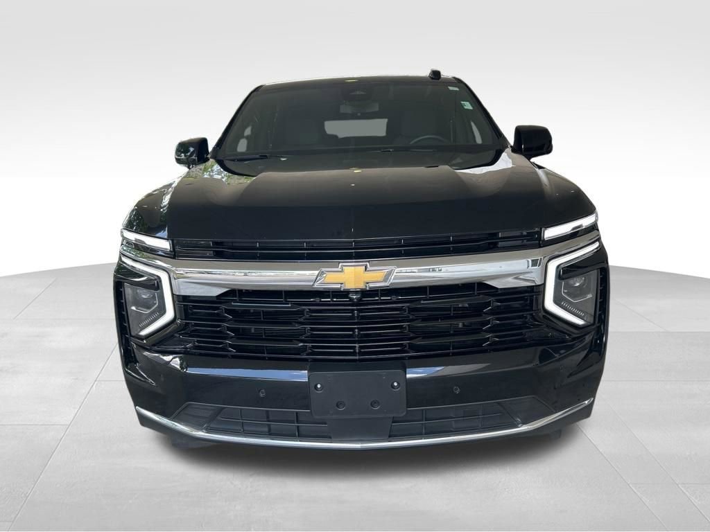 Used 2025 Chevrolet Suburban LS RWD image 11