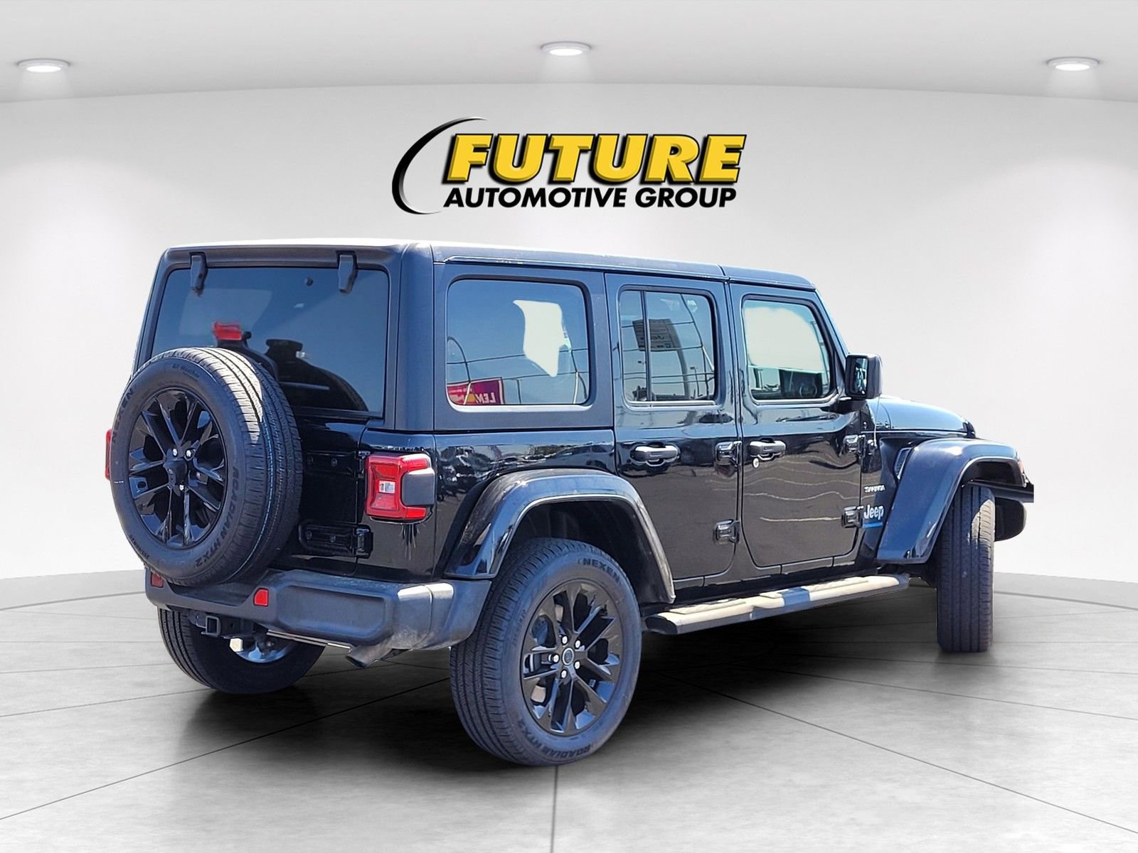 Used 2023 Jeep Wrangler Unlimited Sahara image 5