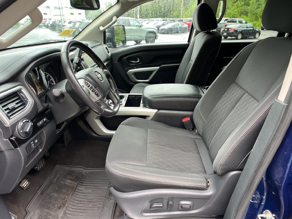 Used 2018 Nissan Titan SV w/ SV Convenience Package AWD/4WD image 9