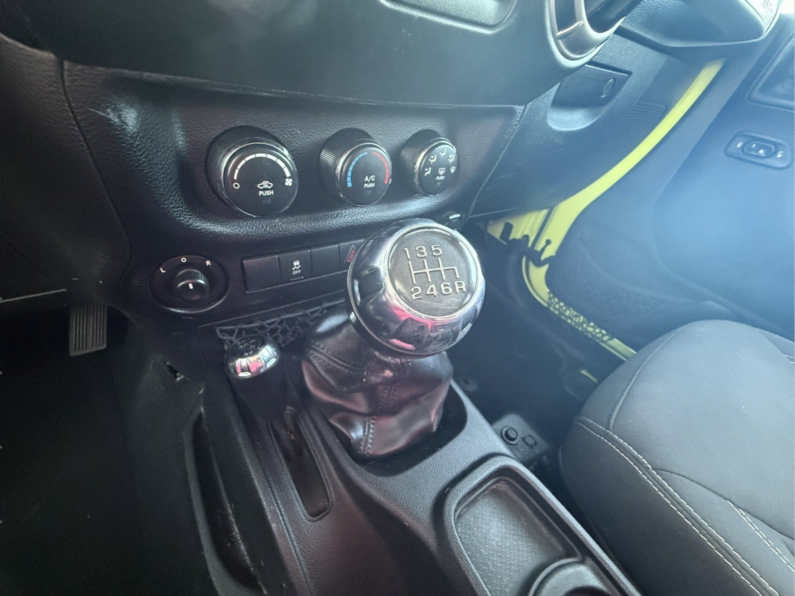 Used 2016 Jeep Wrangler Unlimited Sahara w/ Connectivity Group image 19