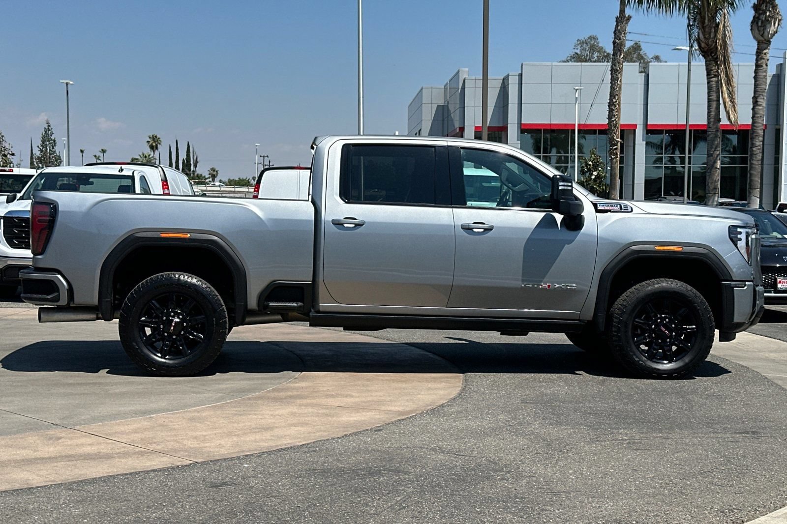 Certified 2025 GMC Sierra 2500 AT4 w/ AT4 Premium Plus Package AWD/4WD image 3