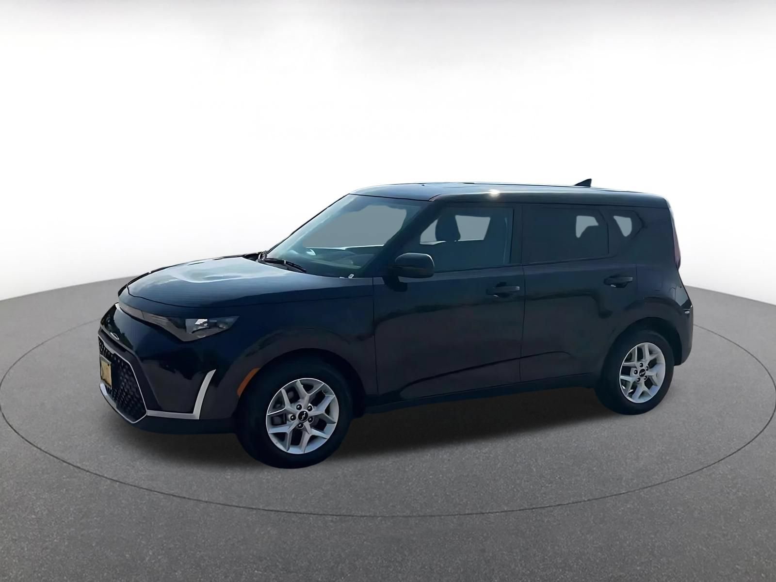 Used 2025 Kia Soul LX w/ LX Technology Package FWD image 8