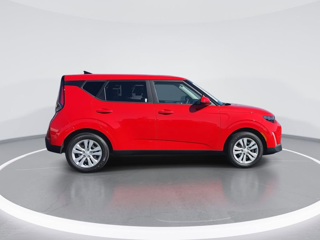 Used 2025 Kia Soul LX FWD image 9