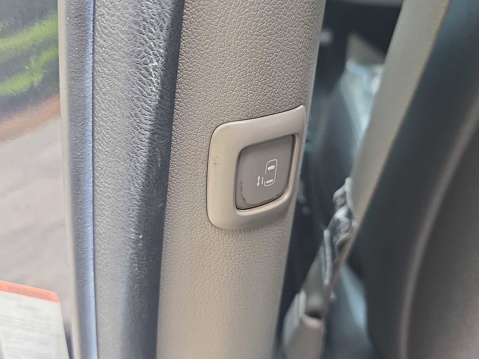Used 2016 Kia Sedona LX w/ LX Essentials Premium Package FWD image 13