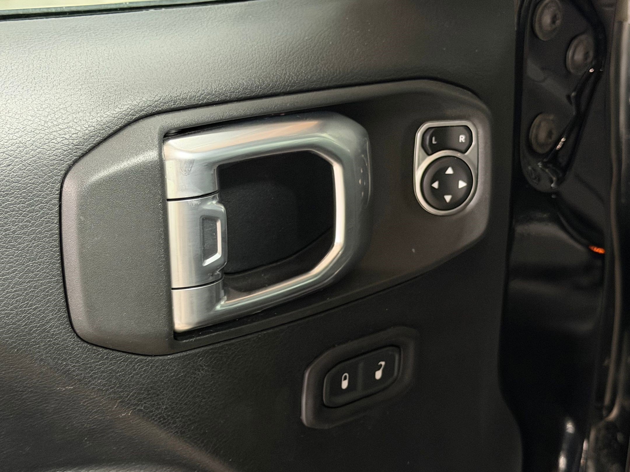 Used 2018 Jeep Wrangler Unlimited Sport S AWD/4WD image 20