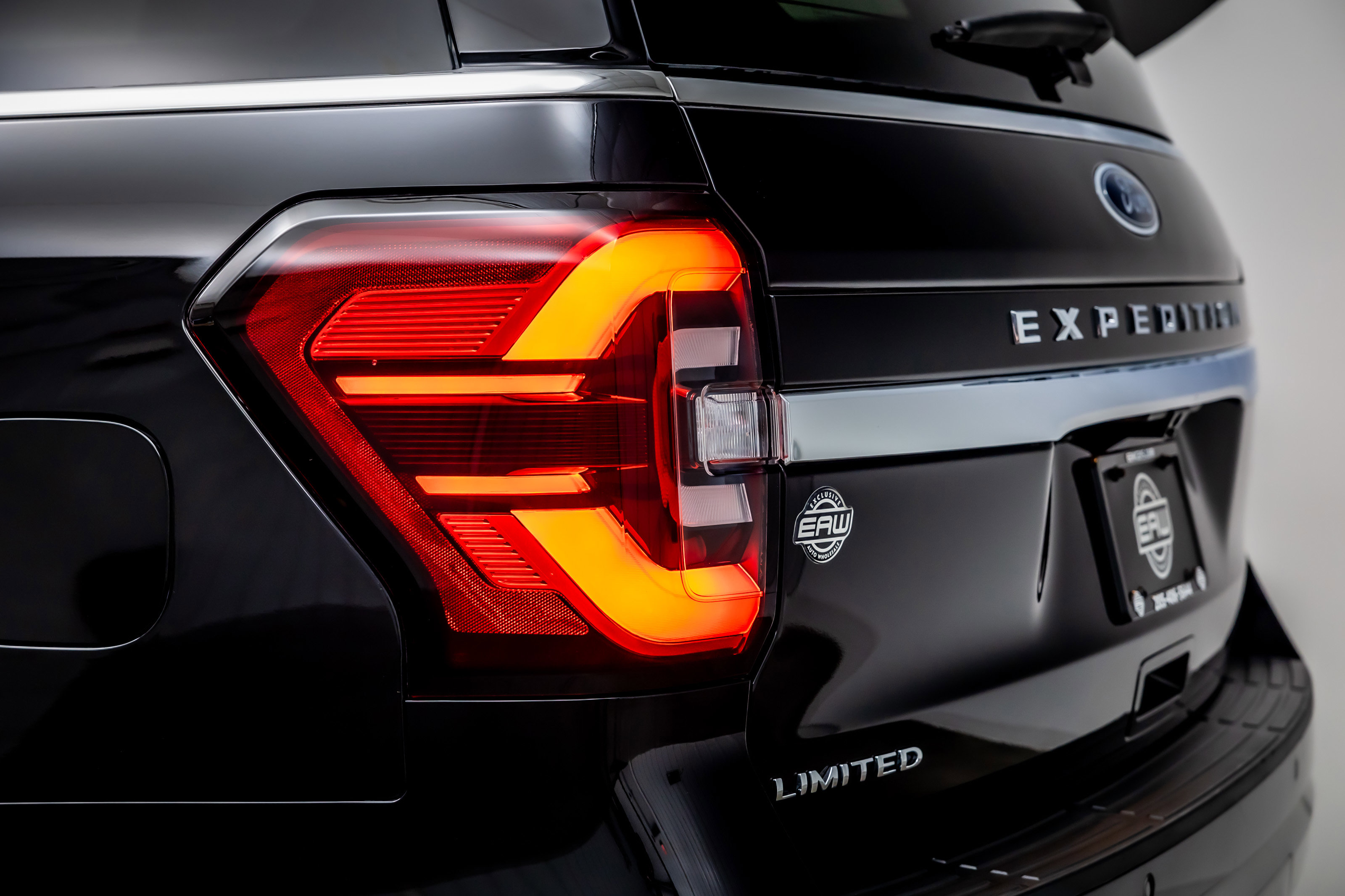 Used 2023 Ford Expedition Limited image 12