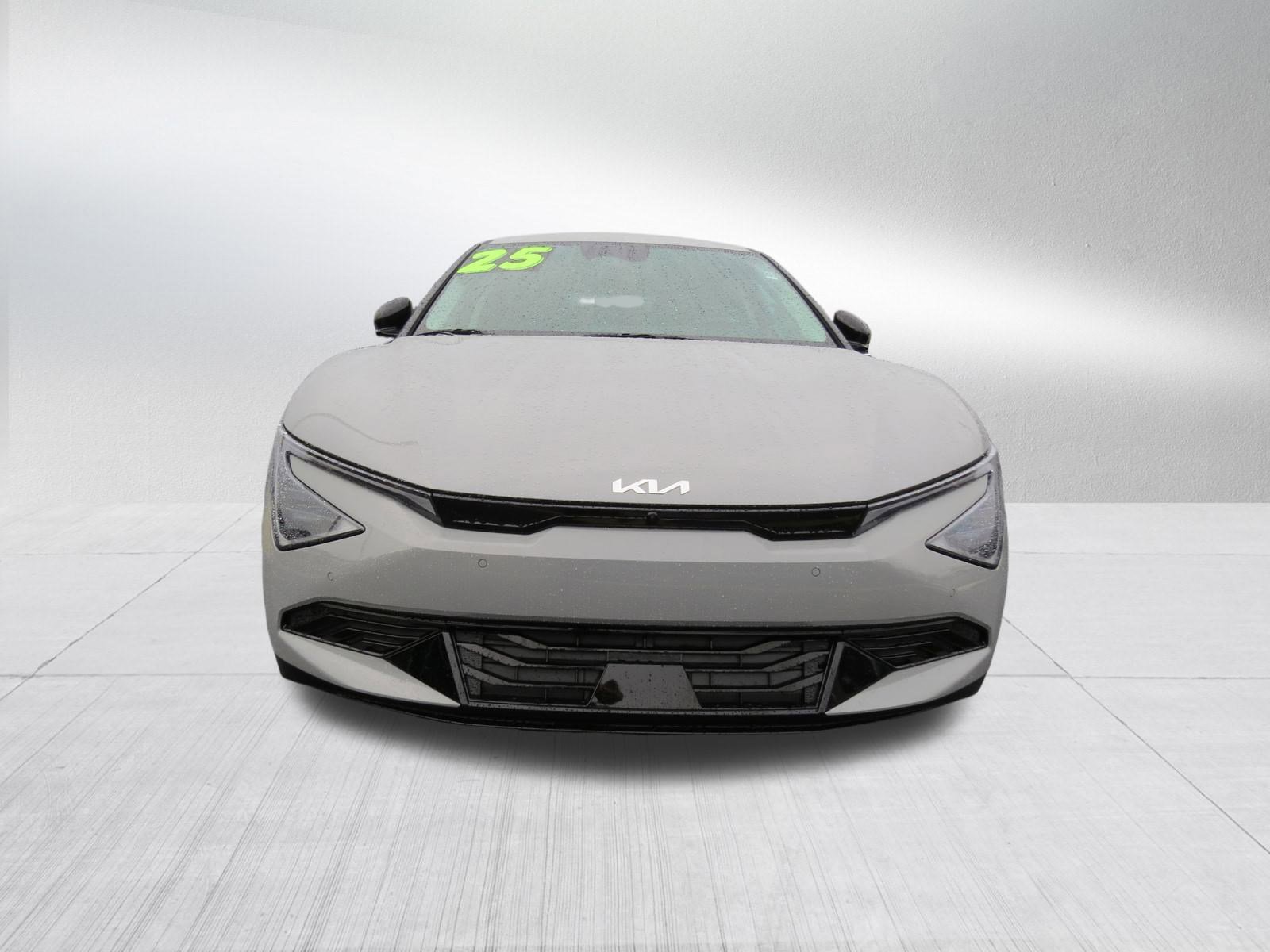 New 2025 Kia EV6 Wind image 3