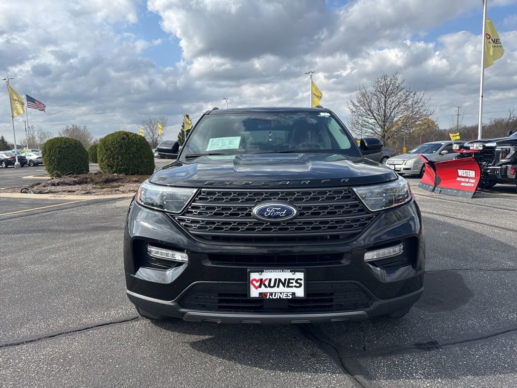 Used 2022 Ford Explorer XLT w/ Equipment Group 202A image 2