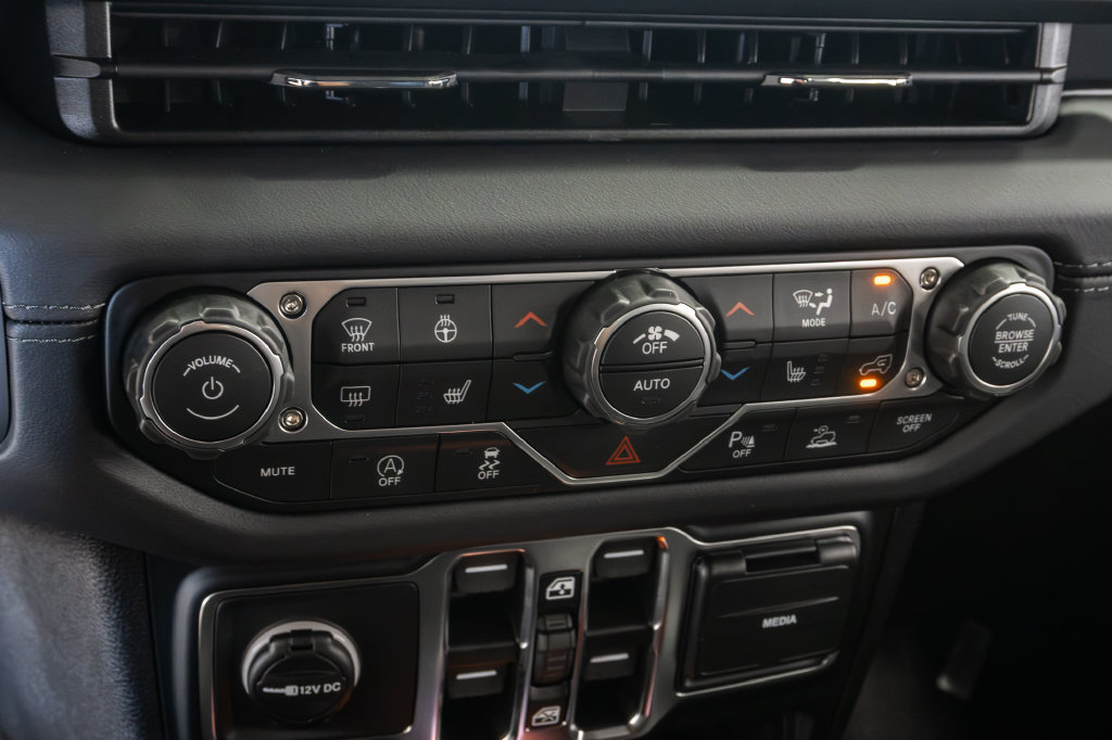 New 2027 Jeep Wrangler Unlimited Sahara AWD/4WD image 19