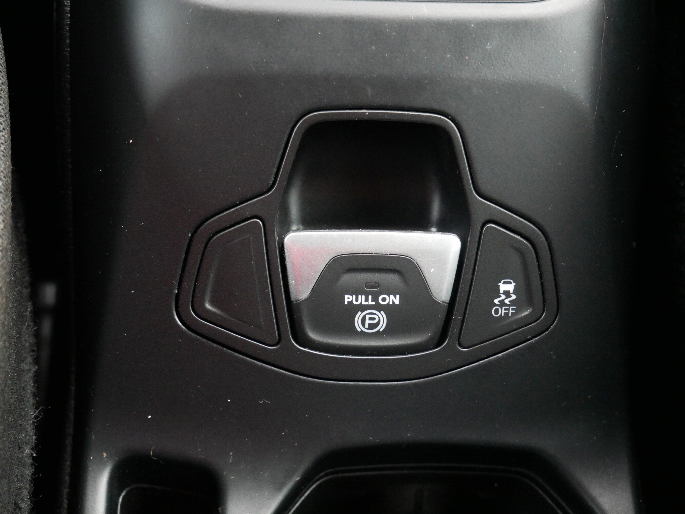 Used 2018 Jeep Renegade Altitude FWD image 33