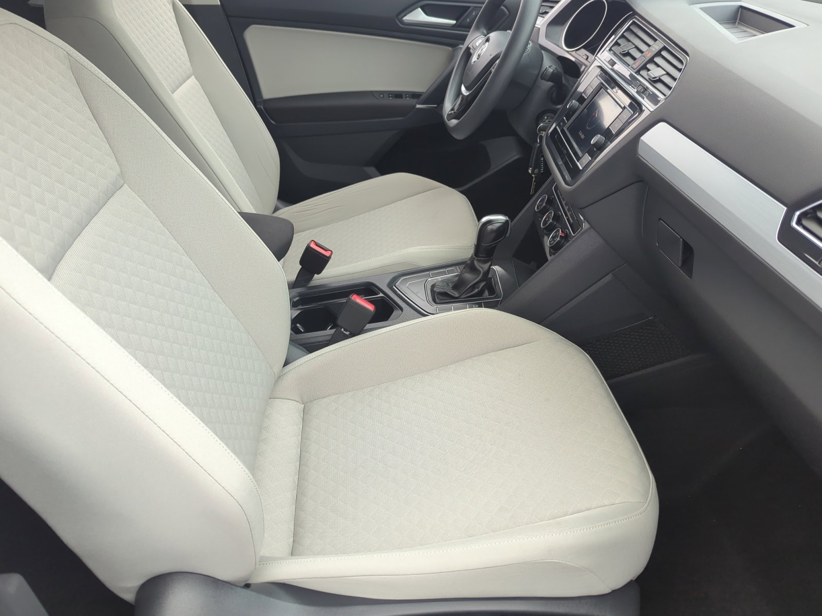 Used 2020 Volkswagen Tiguan S image 18