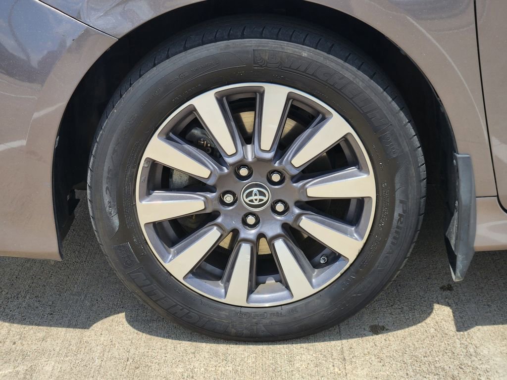 Used 2020 Toyota Sienna XLE Premium w/ Carpet Mat Package AWD/4WD image 10