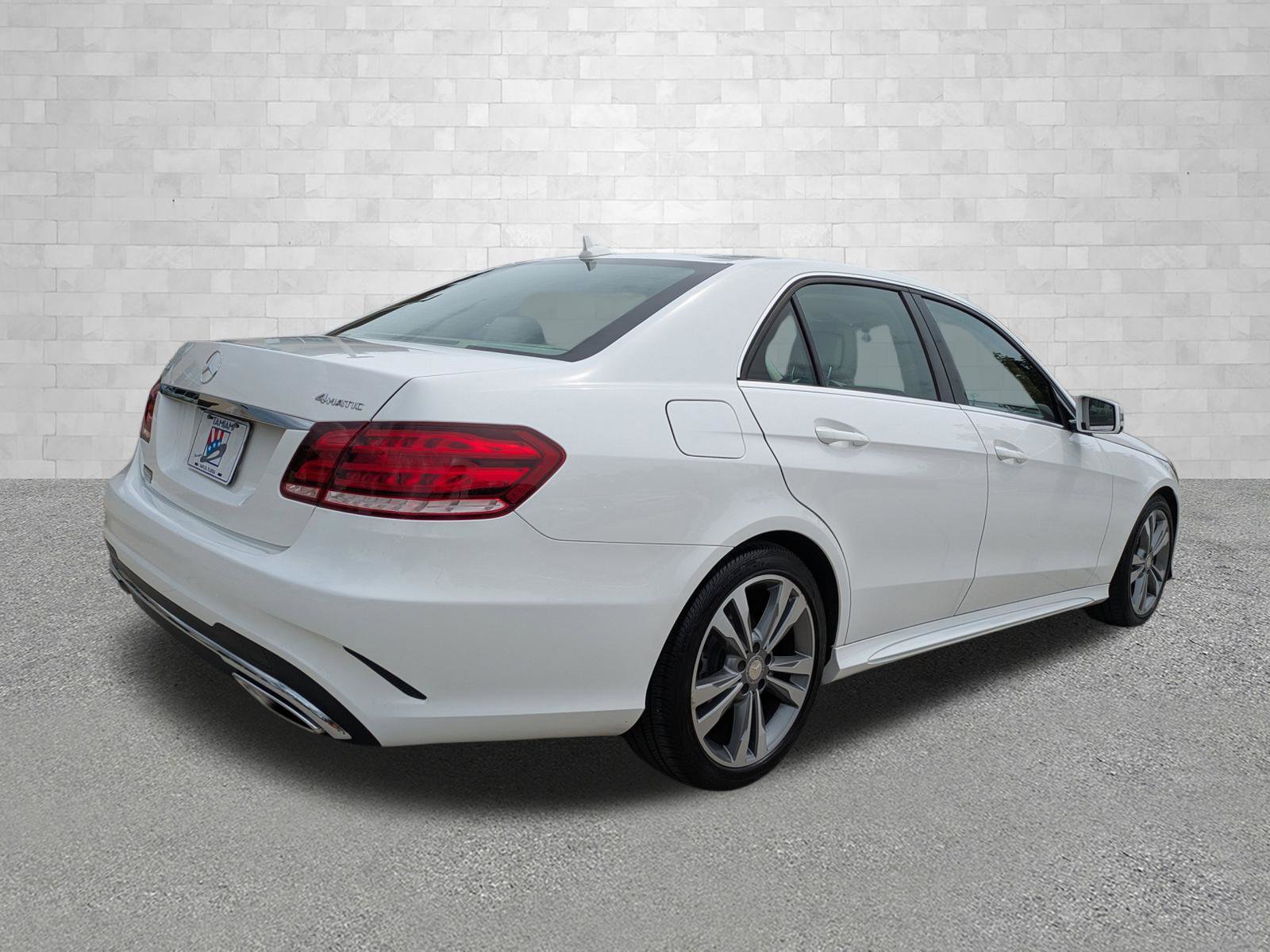 Used 2016 Mercedes-Benz E 350 4MATIC Sedan image 2