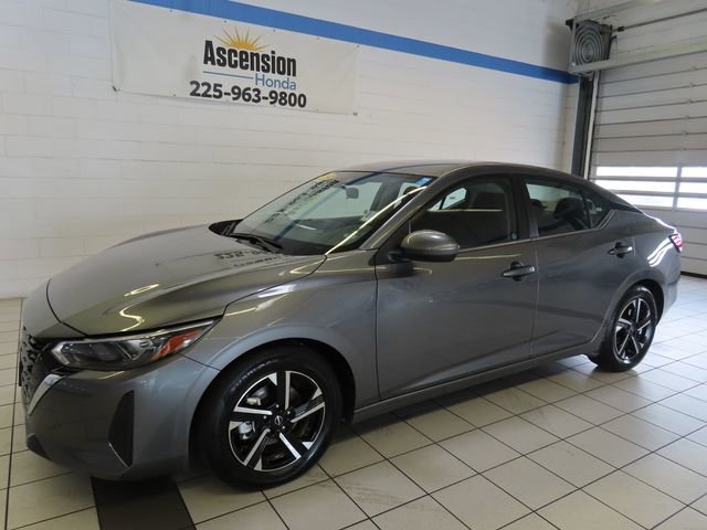 Used 2025 Nissan Sentra SV FWD image 2