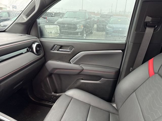 Used 2024 Chevrolet Colorado Z71 w/ Z71 Convenience Package 2 image 27