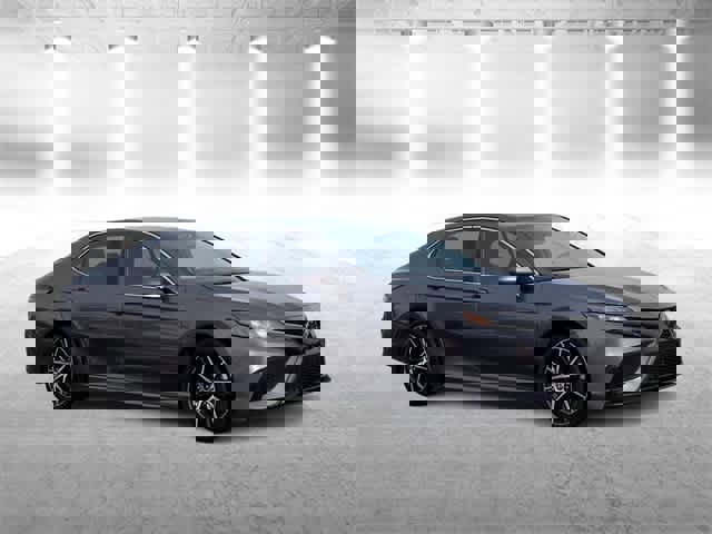 Used 2023 Toyota Camry SE image 2