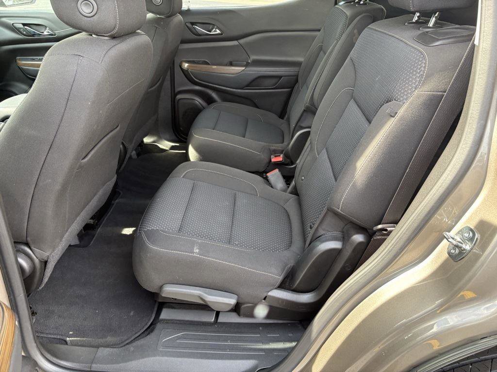 Used 2023 GMC Acadia SLE image 14