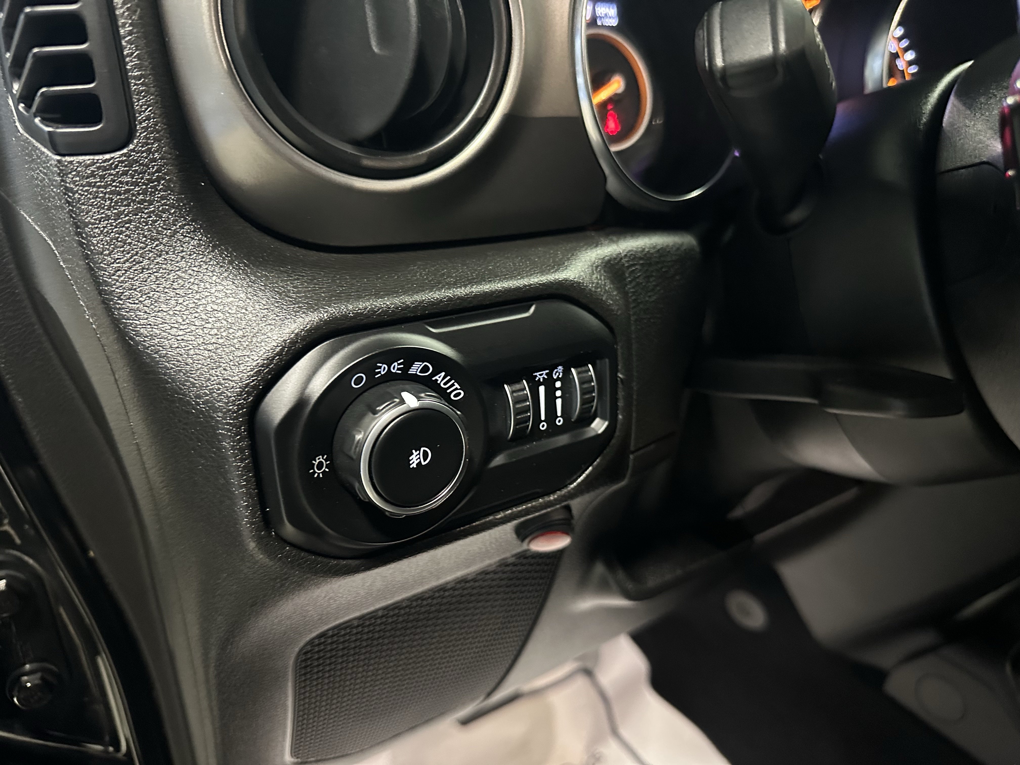 Used 2018 Jeep Wrangler Unlimited Sport S AWD/4WD image 17