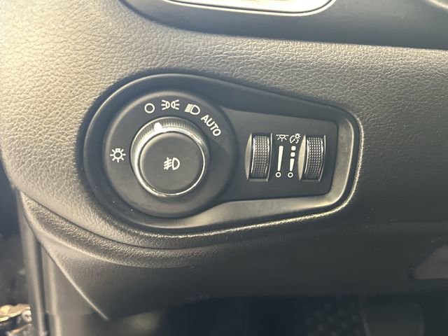 Used 2022 Jeep Renegade Latitude w/ Convenience Group AWD/4WD image 21