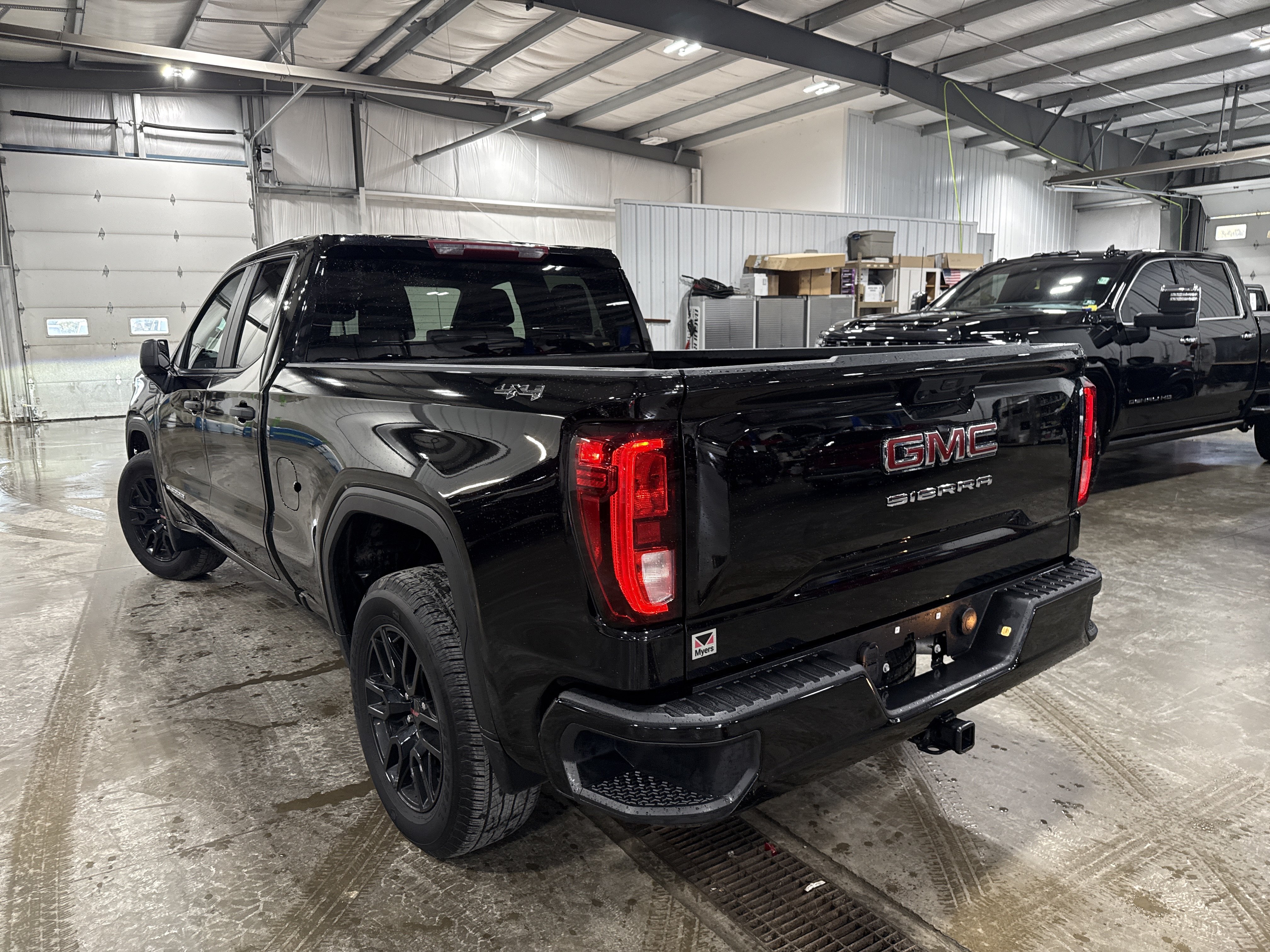 Used 2024 GMC Sierra 1500 Pro w/ Graphite Edition AWD/4WD image 4