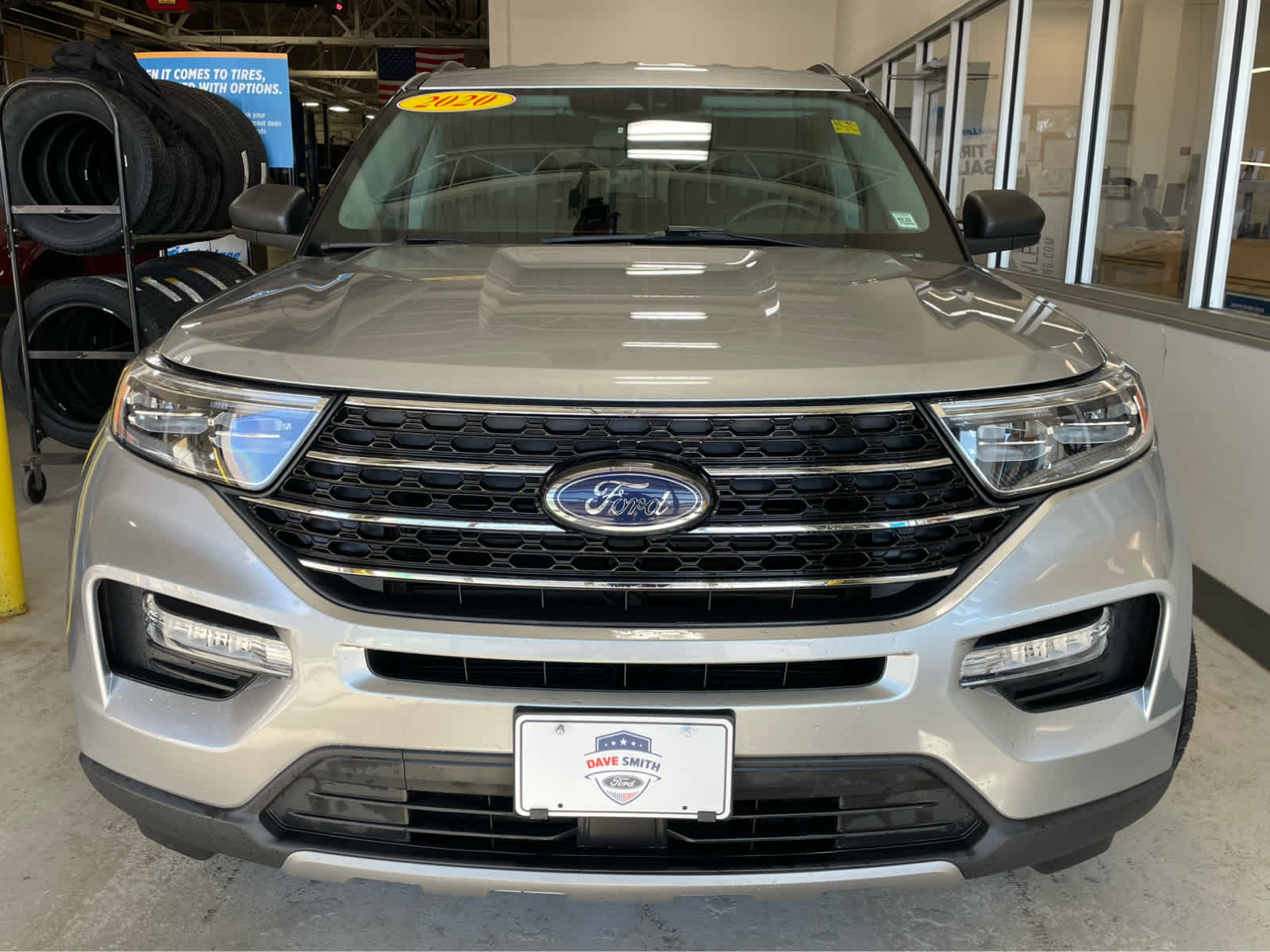 Used 2020 Ford Explorer XLT w/ Equipment Group 202A AWD/4WD image 3