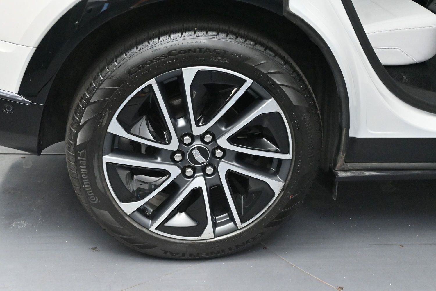 Certified 2025 Cadillac Optiq Sport 1 AWD/4WD image 36