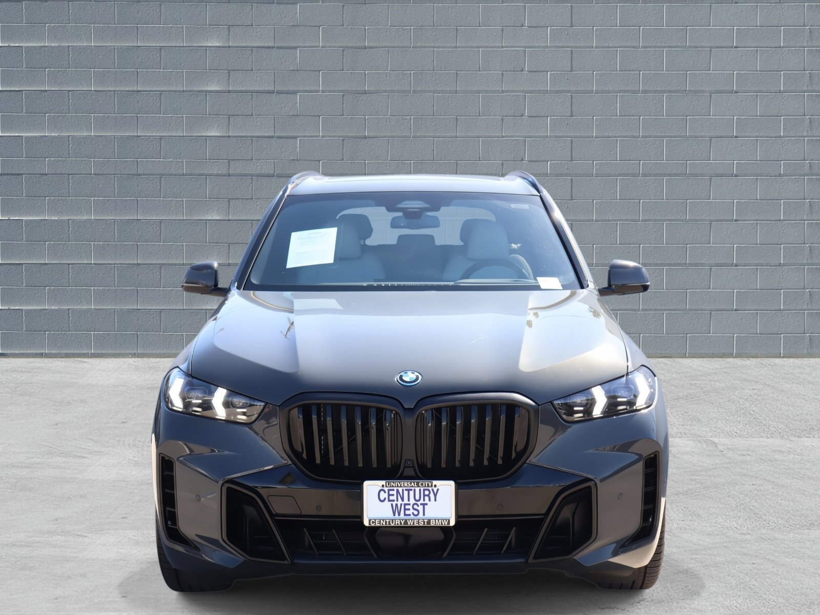 Used 2025 BMW X5 xDrive50e w/ M Sport Package image 3