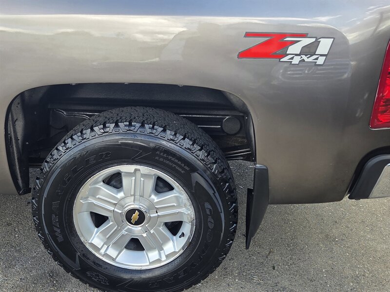 Used 2013 Chevrolet Silverado 1500 LTZ w/ LTZ Plus Package AWD/4WD image 9
