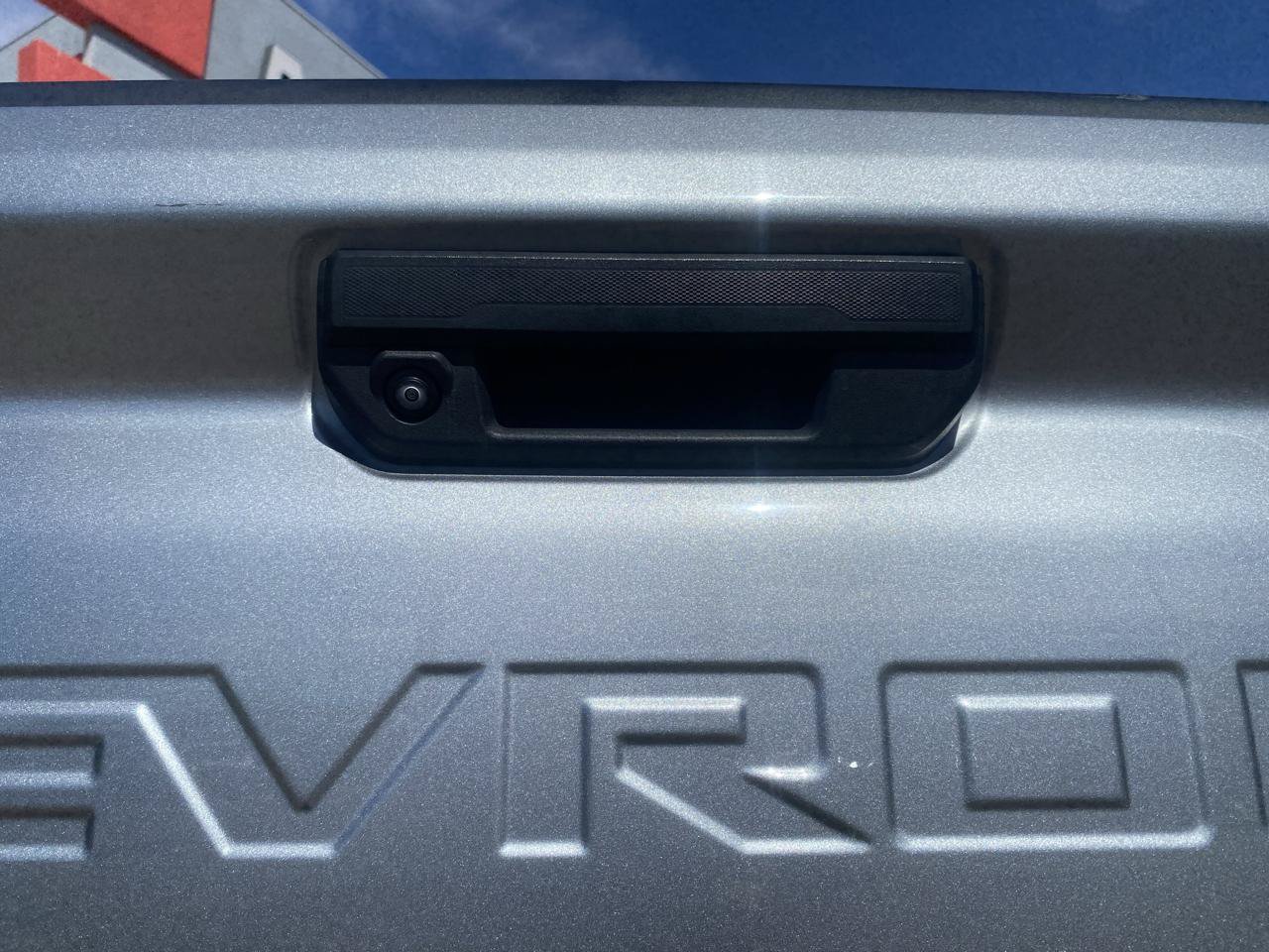 Used 2024 Chevrolet Colorado LT RWD image 8