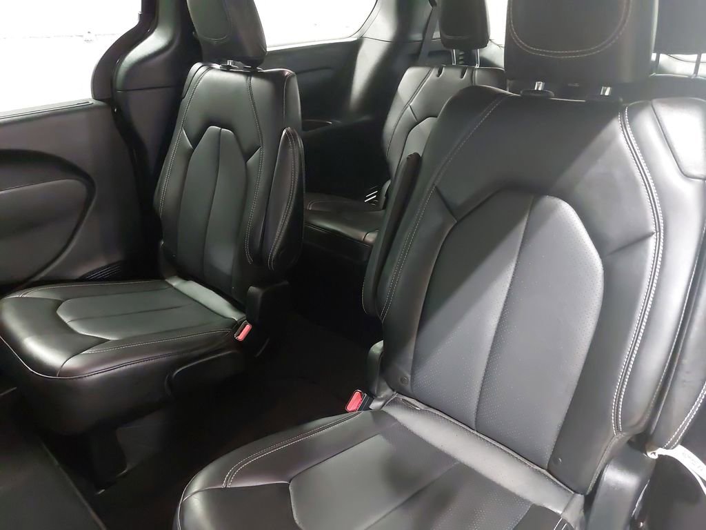 Used 2025 Chrysler Pacifica Select FWD image 13