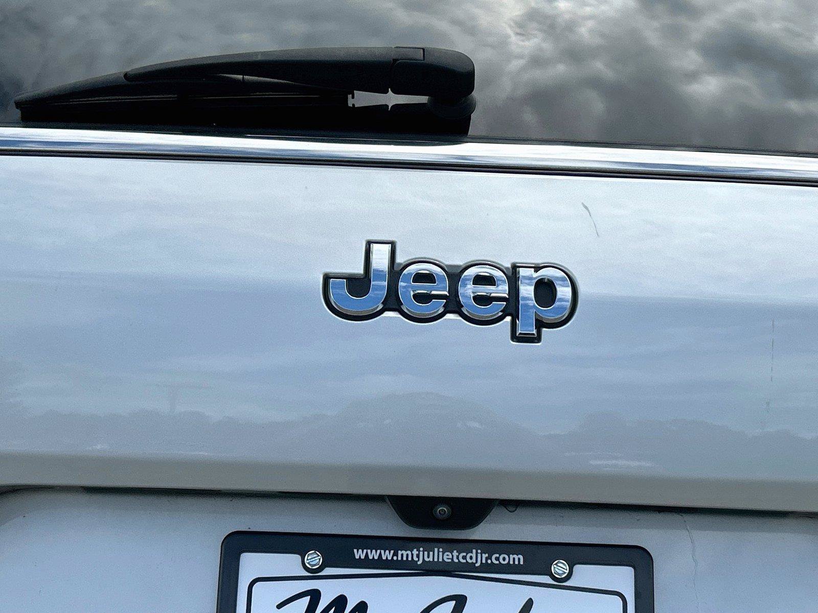 Used 2022 Jeep Grand Cherokee L Laredo w/ Luxury Tech Group I AWD/4WD image 12