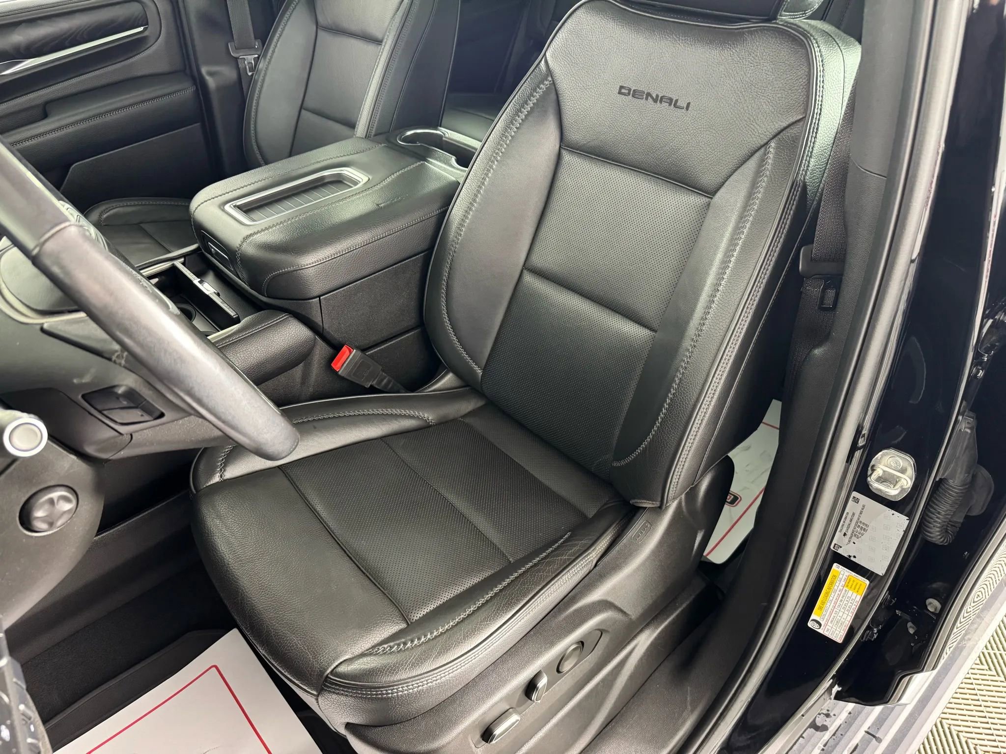 Used 2022 GMC Yukon Denali w/ Advanced Technology Package image 39