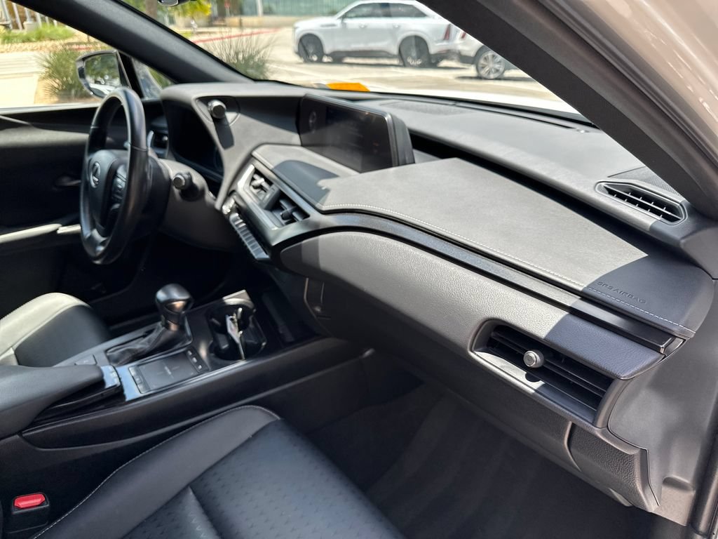 Used 2021 Lexus UX 200 w/ Accessory Package (Z2) FWD image 38